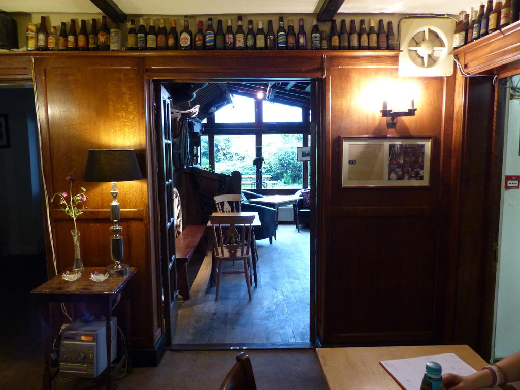 The Sun Inn Englefield Green 외부 사진