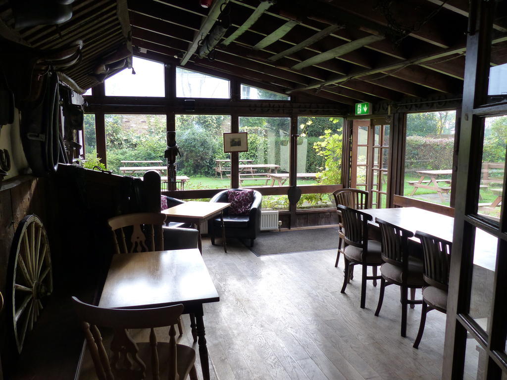 The Sun Inn Englefield Green 외부 사진